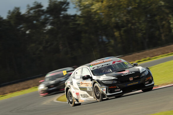 Dan Cammish (GBR) Halfords Yuasa Racing Honda Civic Type R