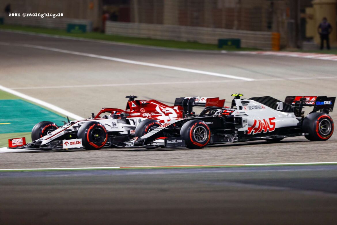 Kimi Raikkonen, Alfa Romeo Racing C39, battles with Kevin Magnussen, Haas VF-20