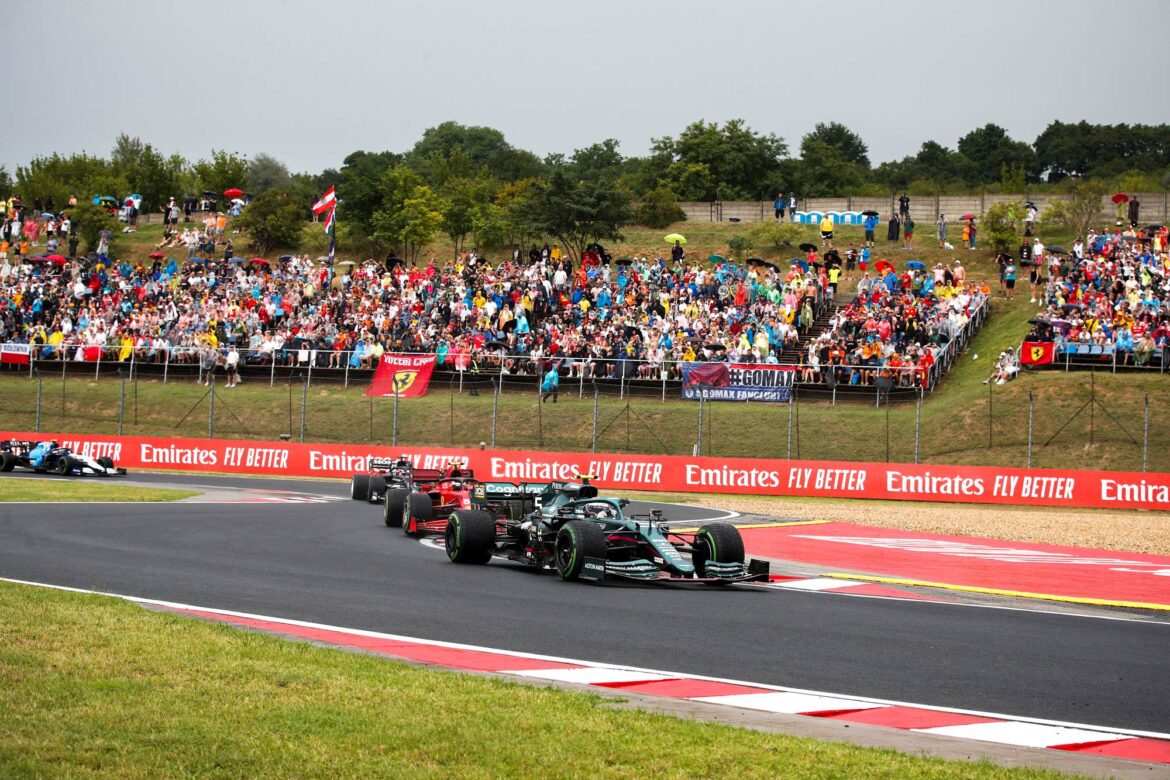Sebastian Vettel, Aston Martin AMR21, leads Carlos Sainz, Ferrari SF21