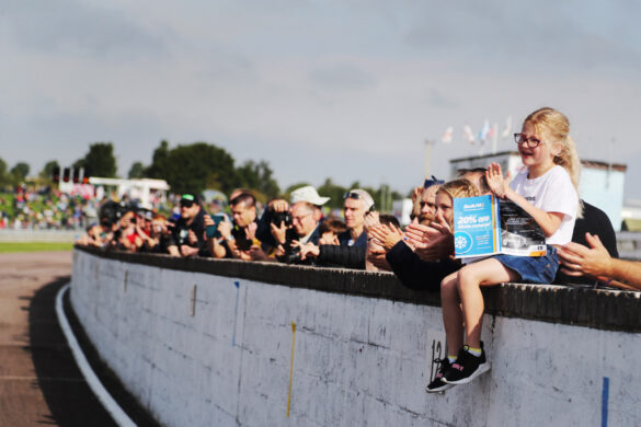 BTCC fans at Thruxton