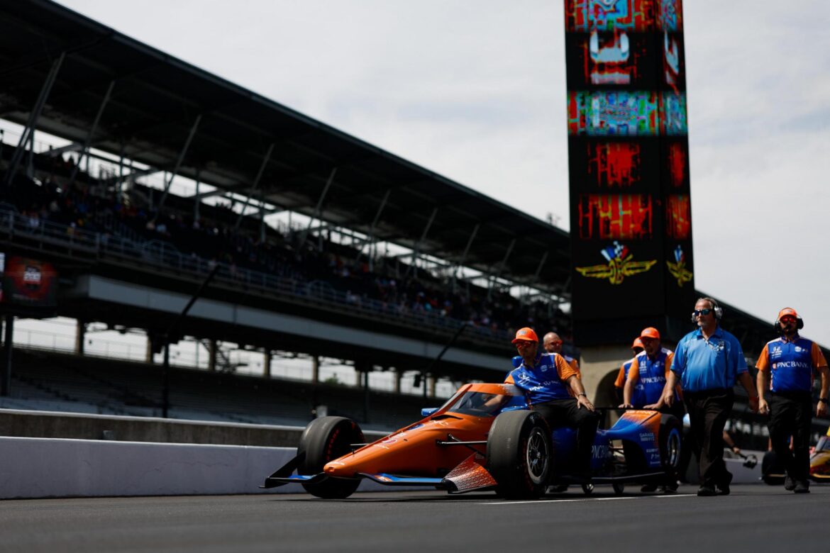 Scott Dixon – PPG Presents Armed Forces Qualifying – By_ Joe Skibinski_Large Image Without Watermark_m58690