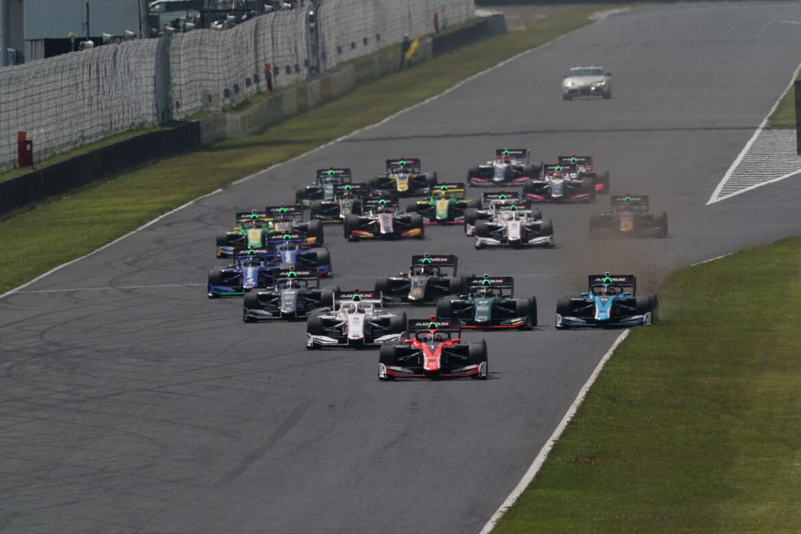 Super Formula Autpolis 2022 Start