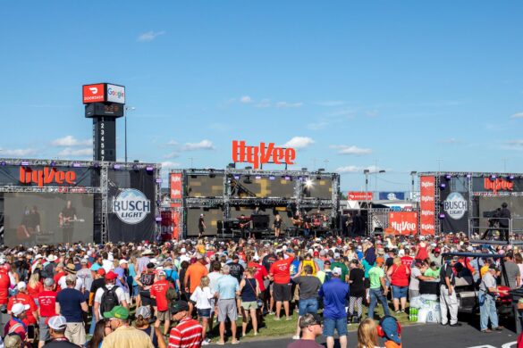 Blake Shelton – Hy-Vee Salute to Farmers 300 – By_ Travis Hinkle_Large Image Without Watermark_m65294