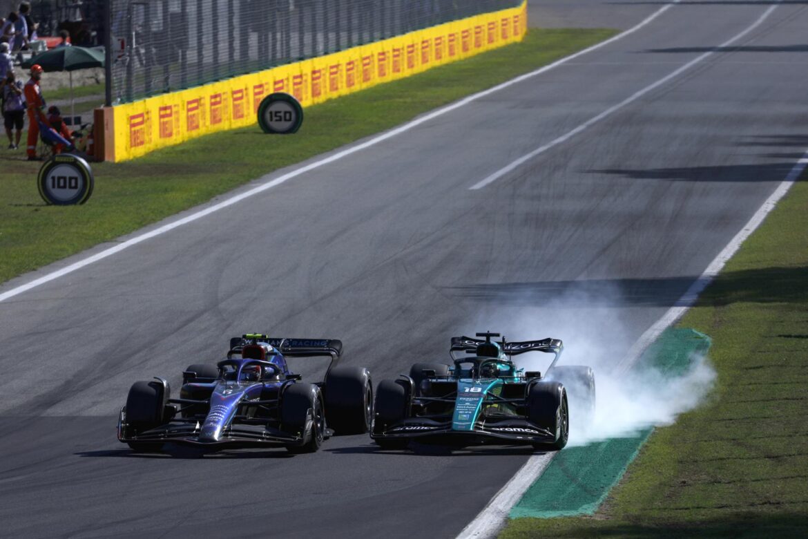 Nicholas Latifi, Williams FW44, battles with Lance Stroll, Aston Martin AMR22