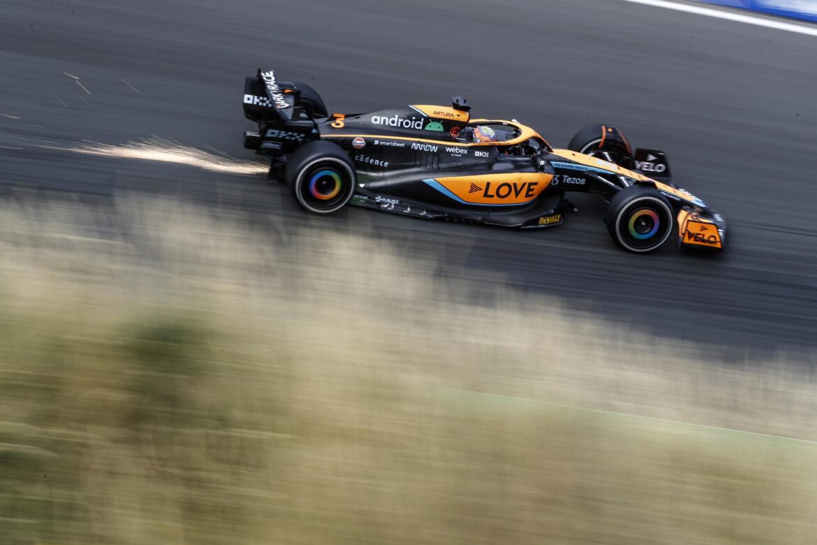 Daniel Ricciardo, McLaren MCL36 side on