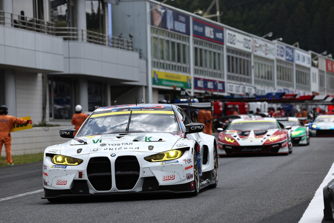 SUPER GT Okayama 2023 GT300 Pits BMW Studie M4