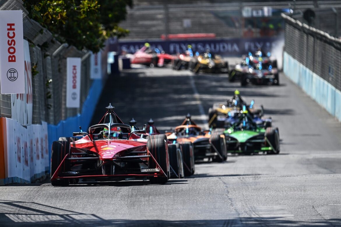 Sacha Fenestraz, Nissan Formula E Team, Nissan e-4ORCE 04