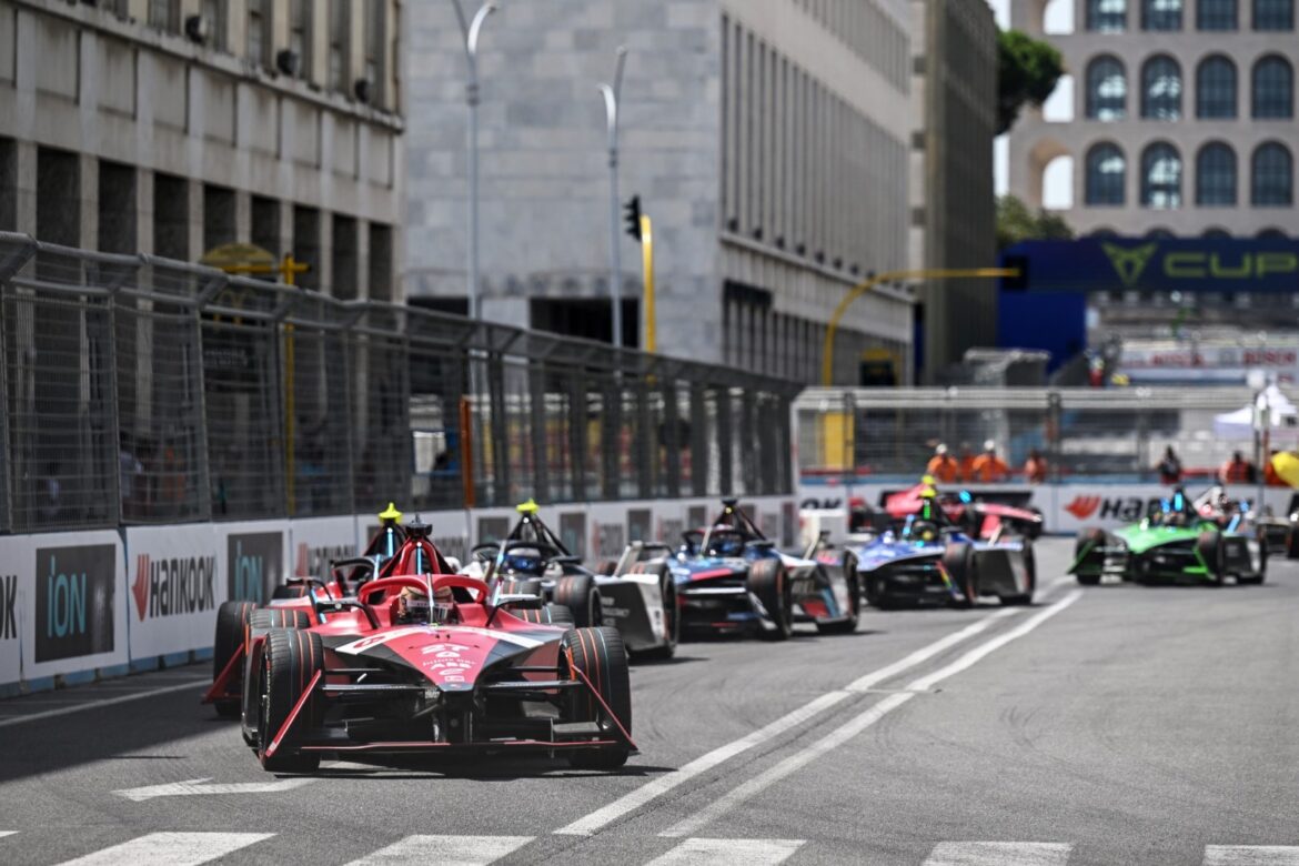 Jake Dennis, Avalanche Andretti Formula E, Porsche 99 X Electric Gen3