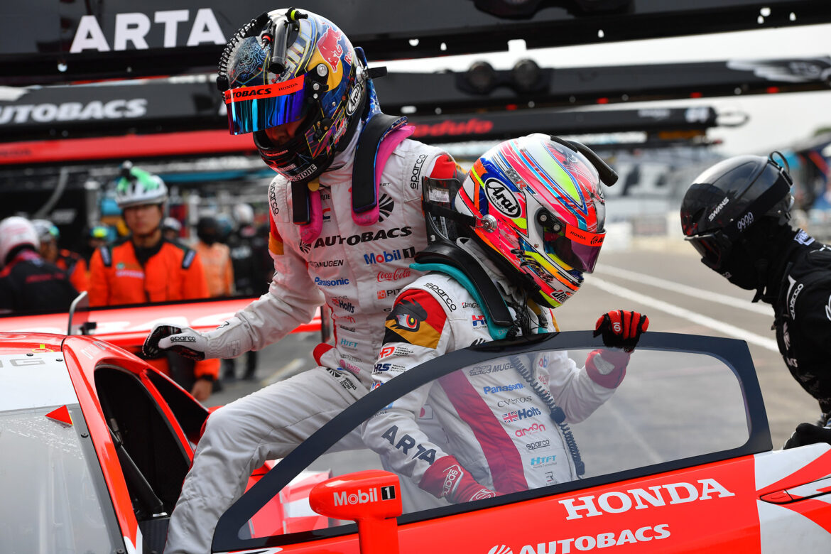 SUPER GT Sportsland SUGO 2023 #8 ARTA Mugen NSX-GT Driver Change Pit Stop