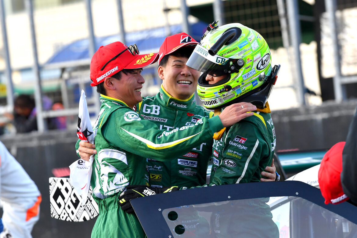 SUPER GT Autopolis 2023 Hiroki Yoshida Kohta Kawaai Seita Nonaka Celebration