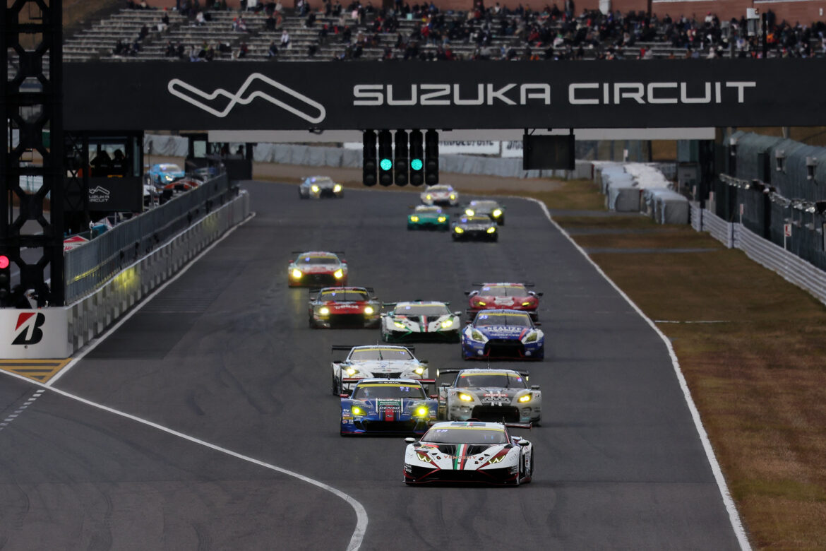 SUPER GT Suzuka 2024 GT300 Start